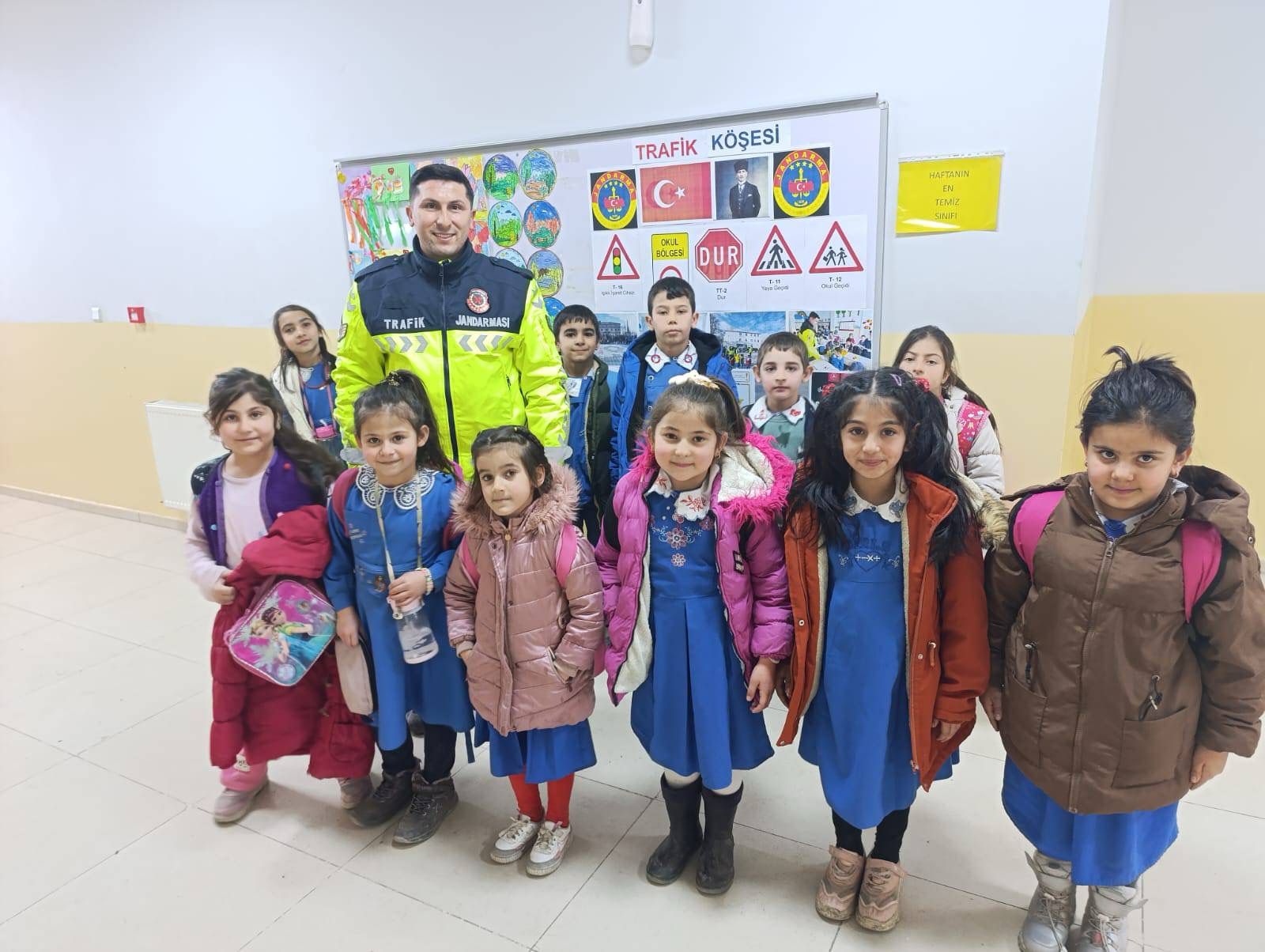 Akyaka’da Trafik Köşesi Kuruldu