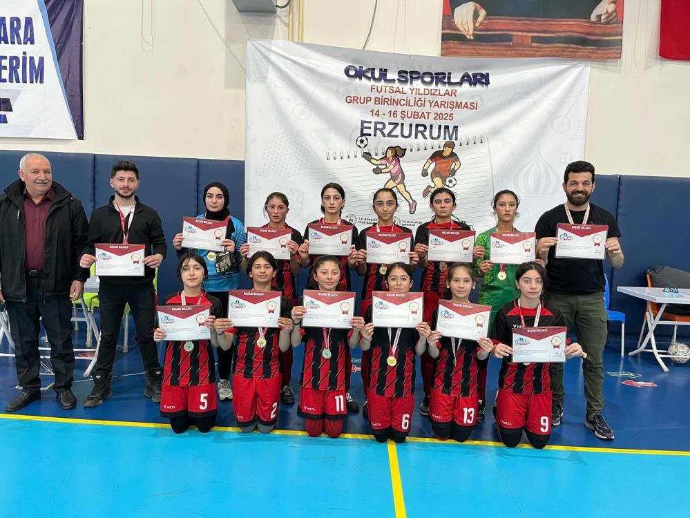 Arpaçaylı kızlar futsalda bölge şampiyonu