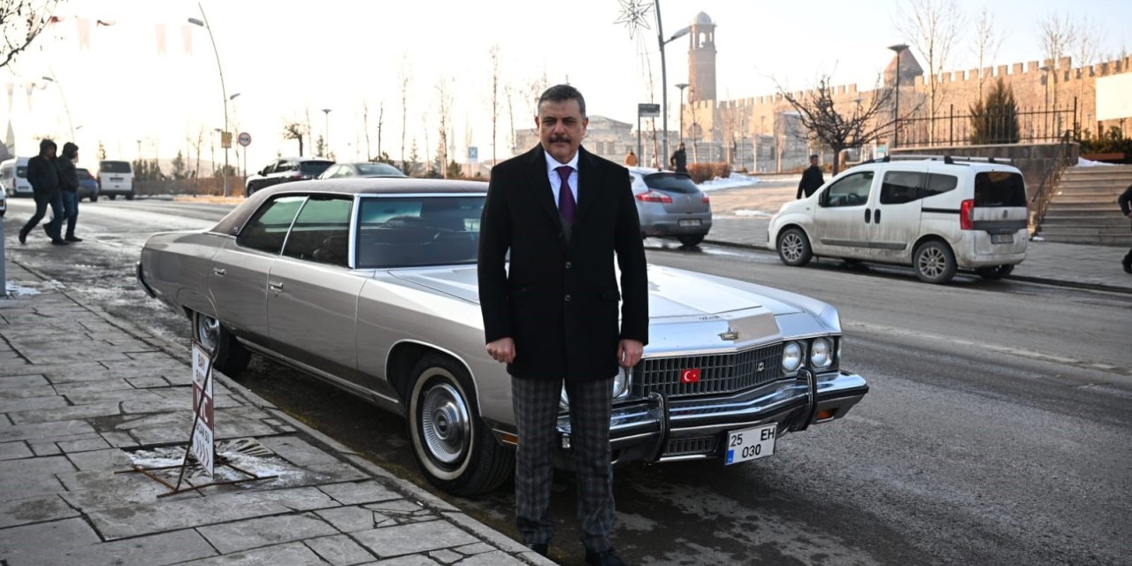 Vali Mustafa Çiftçi, Alparslan Türkeş’in aracıyla şehir turu attı