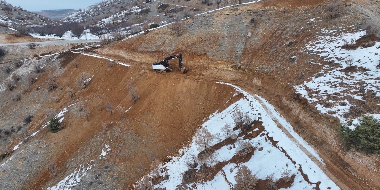 Yeşilyurt kırsalında yeni yol çalışmaları başladı