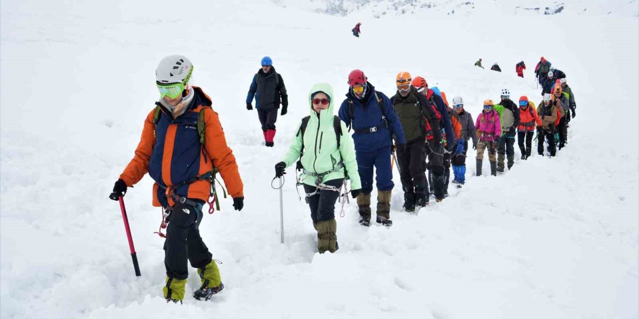 Muş’ta TDF’den zorlu kış dağcılık eğitimi