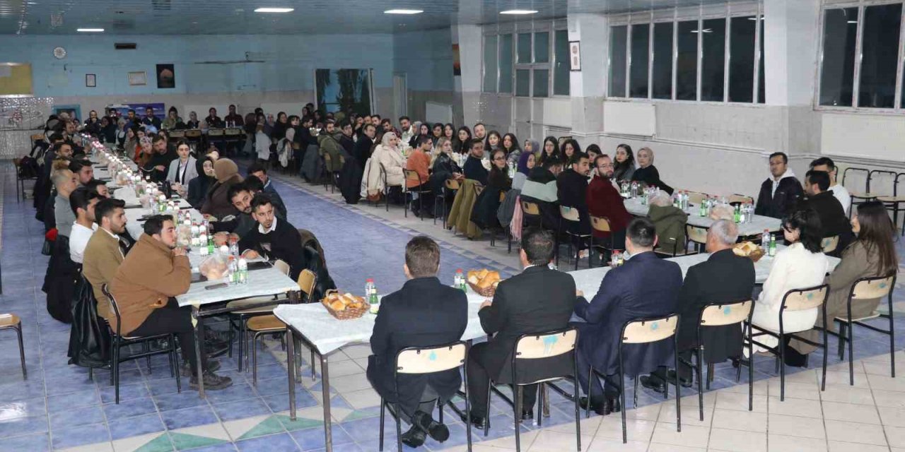 Yeni atanan öğretmenler yemekte buluştu