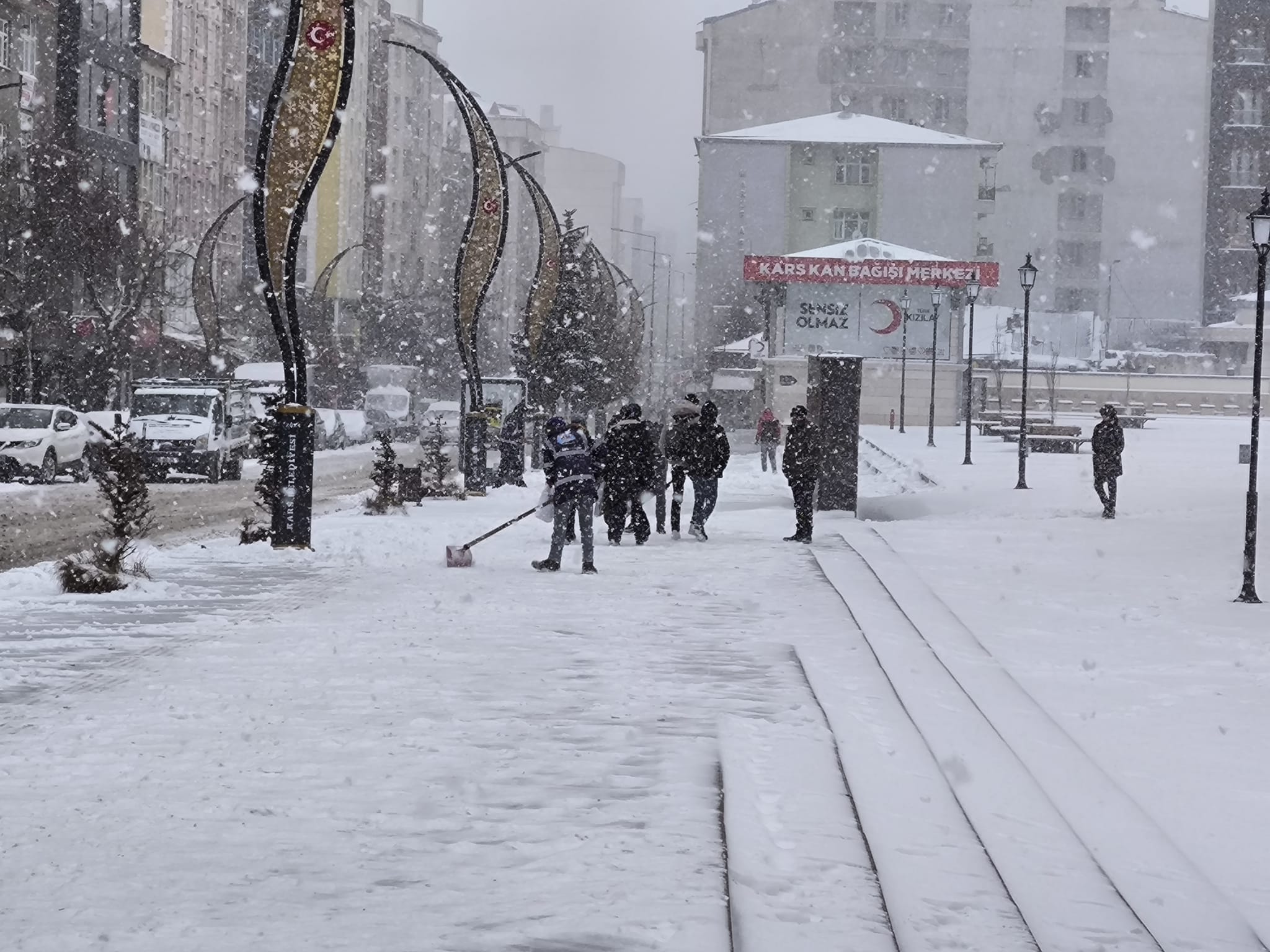 Kars’ta, karla mücadele aralıksız devam ediyor
