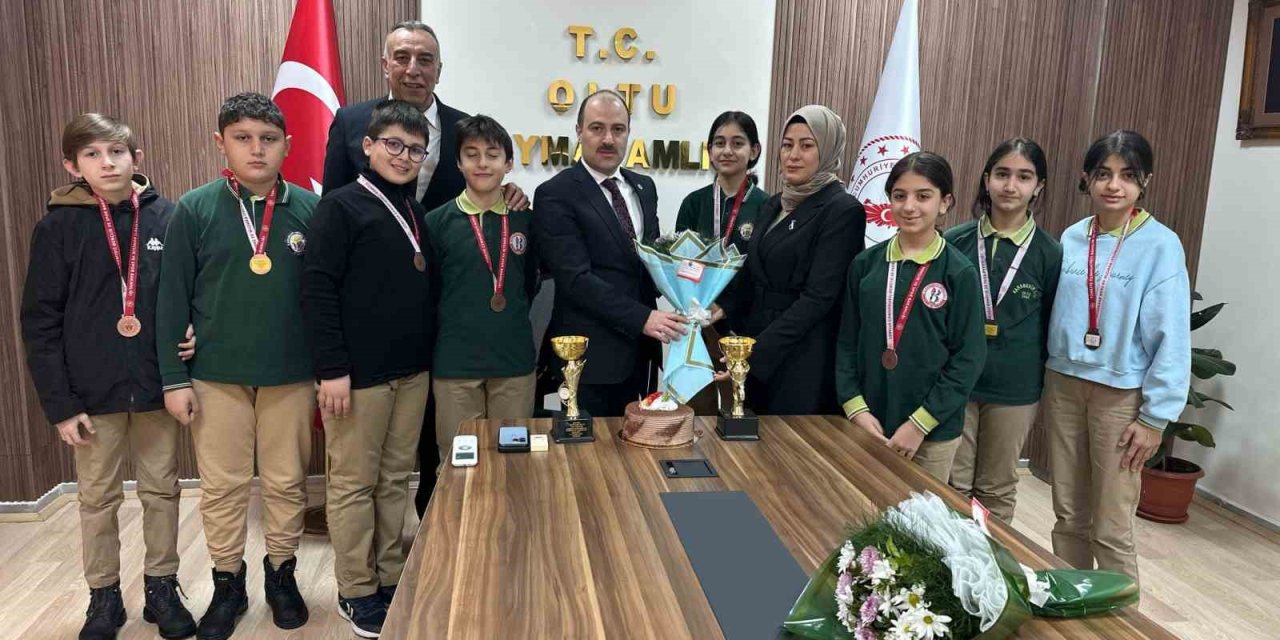 Minik badmintonçular Oltu’yu gururlandırdı