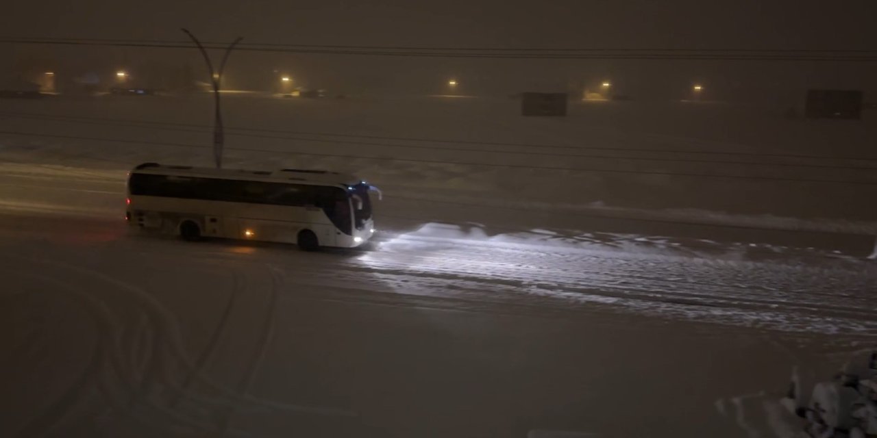 Yüksekova-İstanbul uçak seferi iptal edildi