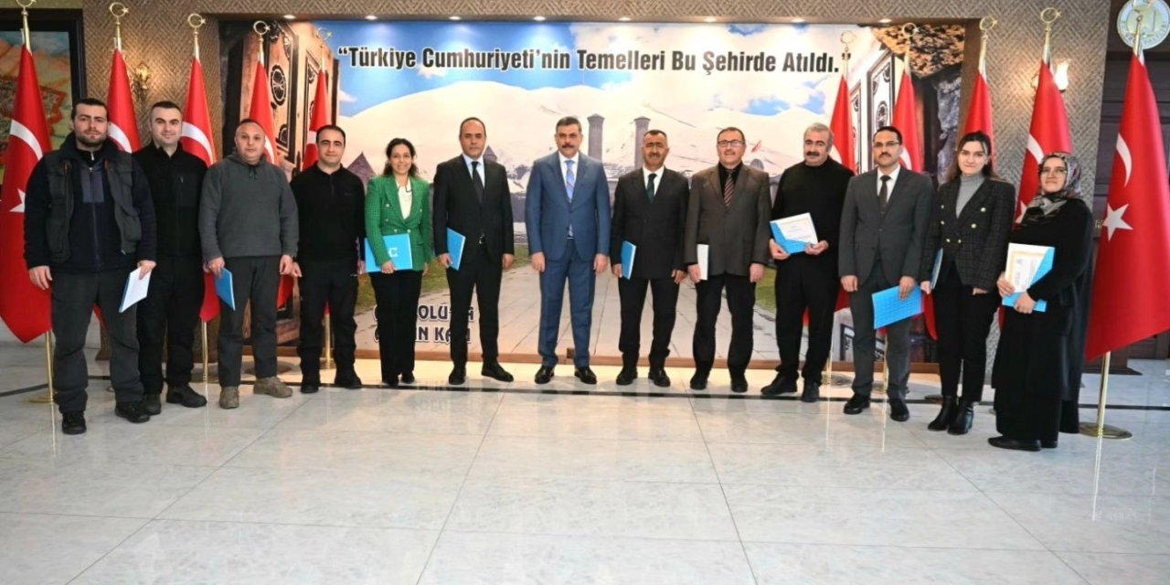 Vali Çiftçi başarılı personelleri unutmadı