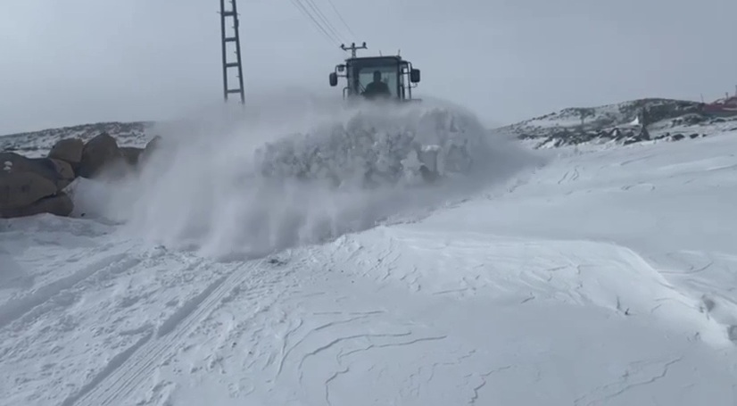 Arpaçay’da Karla Mücadele Çalışmaları Devam Ediyor