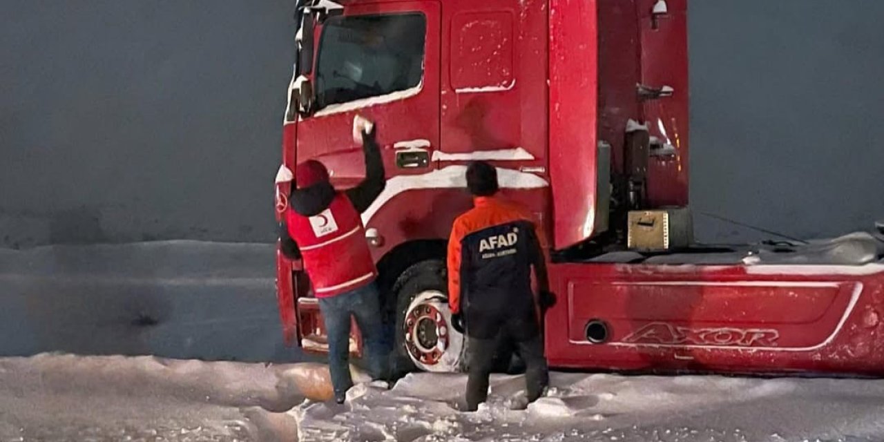Ağrı’da olumsuz hava nedeniyle mahsur kalan 233 vatandaş kurtarıldı