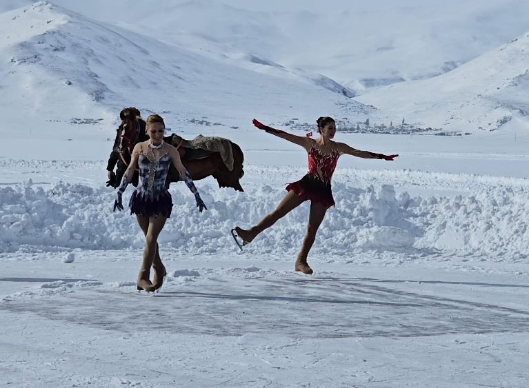 Milli patenciler Çıldır Gölü’nde gösterileri ile hayran bıraktı