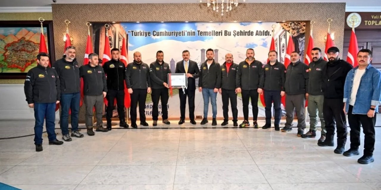 Macera Offroad ekibi Vali Çiftçi’yi ziyaret etti