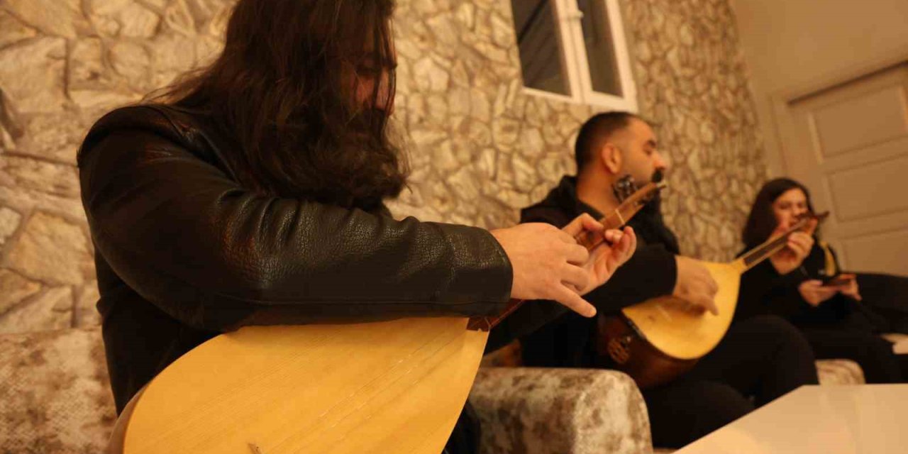 Elazığ’da 20 gönüllü öğretmenden "Fırat’ın Türküsü" korosu: TRT repertuvarındaki eserler seslendiriliyor