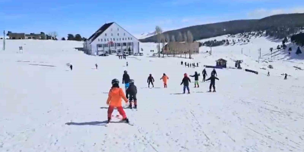 Karslı öğrenciler kaymayı öğreniyor