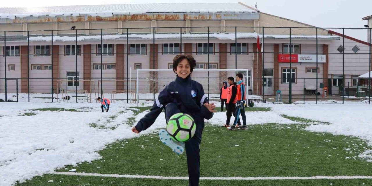 13 yaşındaki Saldıray Berk, yeteneği ile hayran bırakıyor