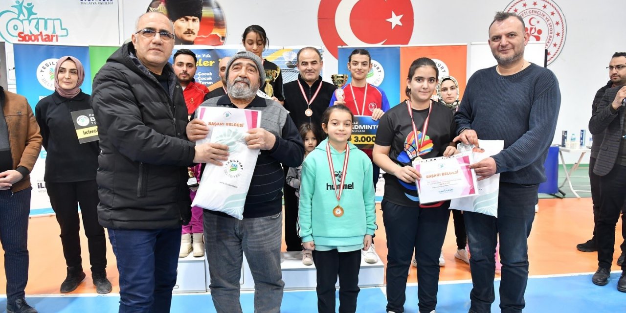 Aileler arası Badminton Turnuvası büyük ilgi gördü