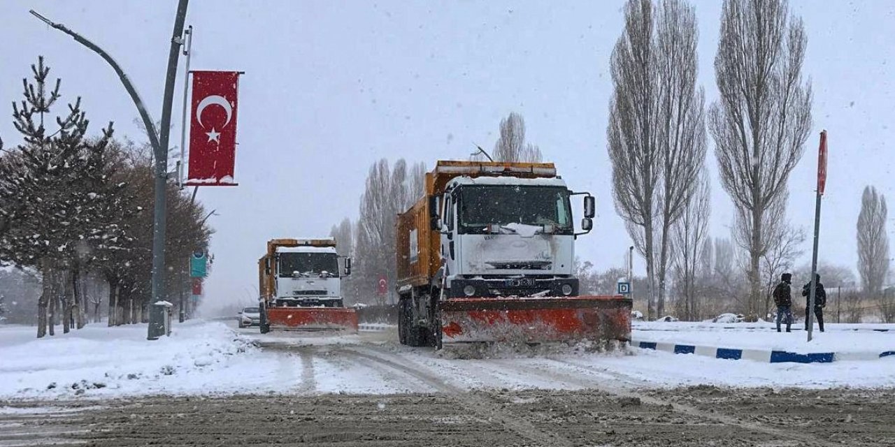 Van’da 560 yerleşim yerinden 528’inin yolu açıldı