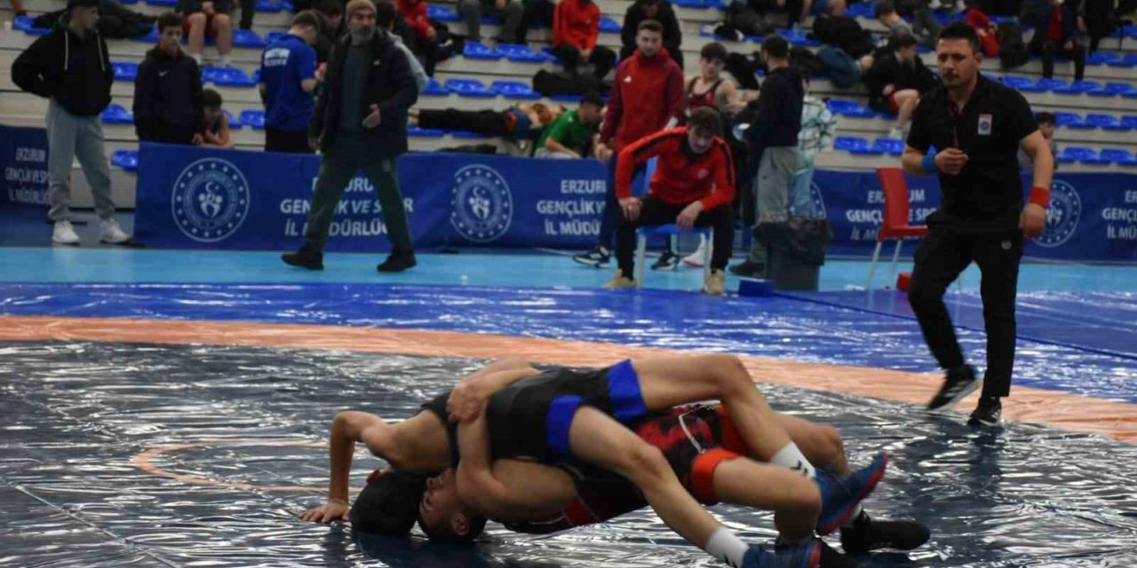 Erzurum’da U17 yaş Türkiye Güreş şampiyonası