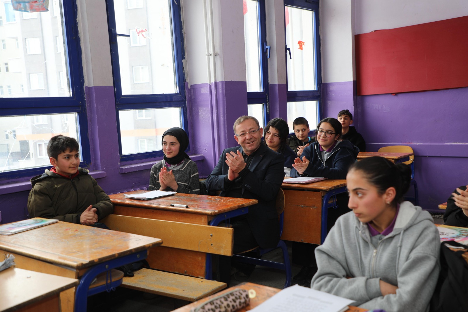 Vali Polat’ın Okul Ziyaretleri Sürüyor