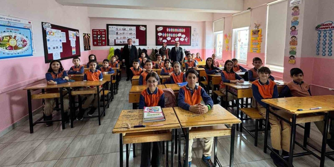 Vali Aydoğdu, öğrencilerle bir araya geldi