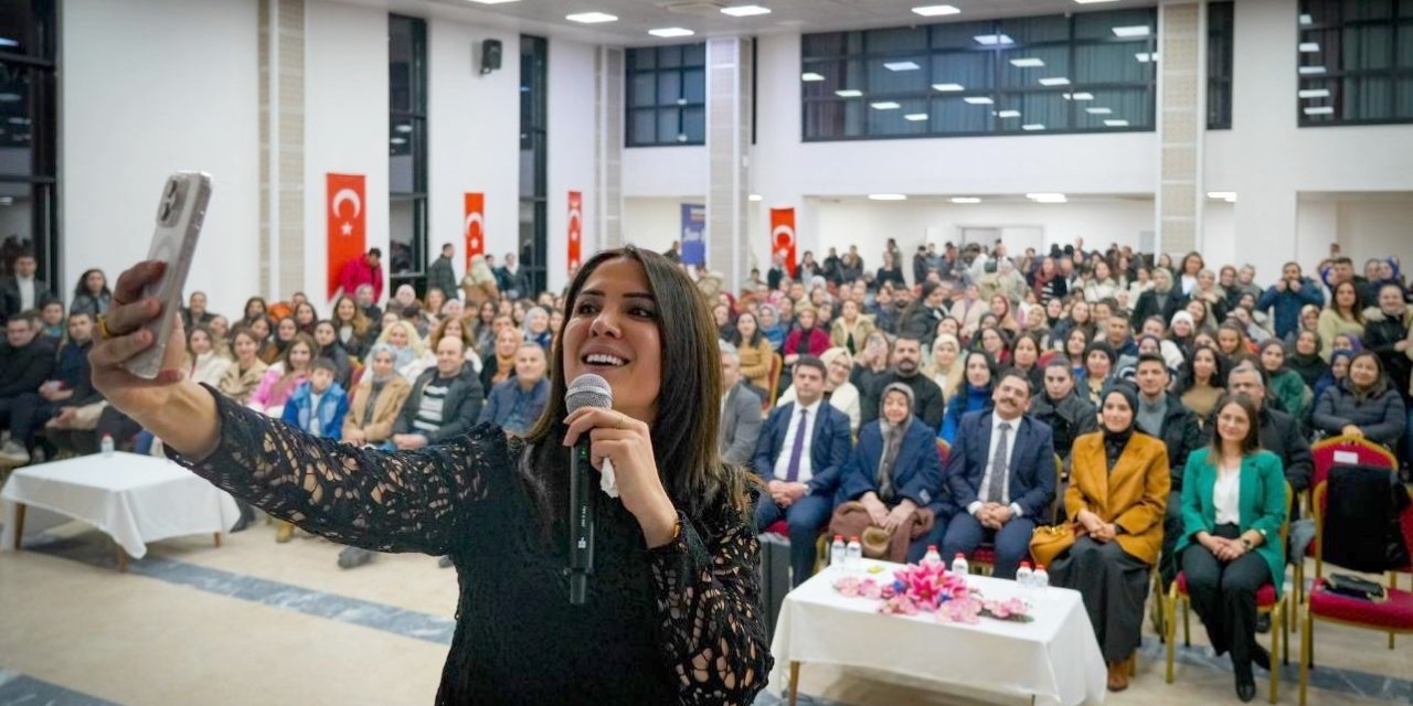 Eğitimci-Yazar Dilek Cesur Hakkarililerle buluştu