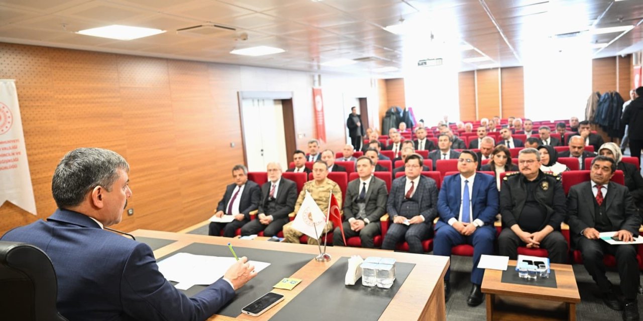 Kamu hizmetleri masaya yatırıldı