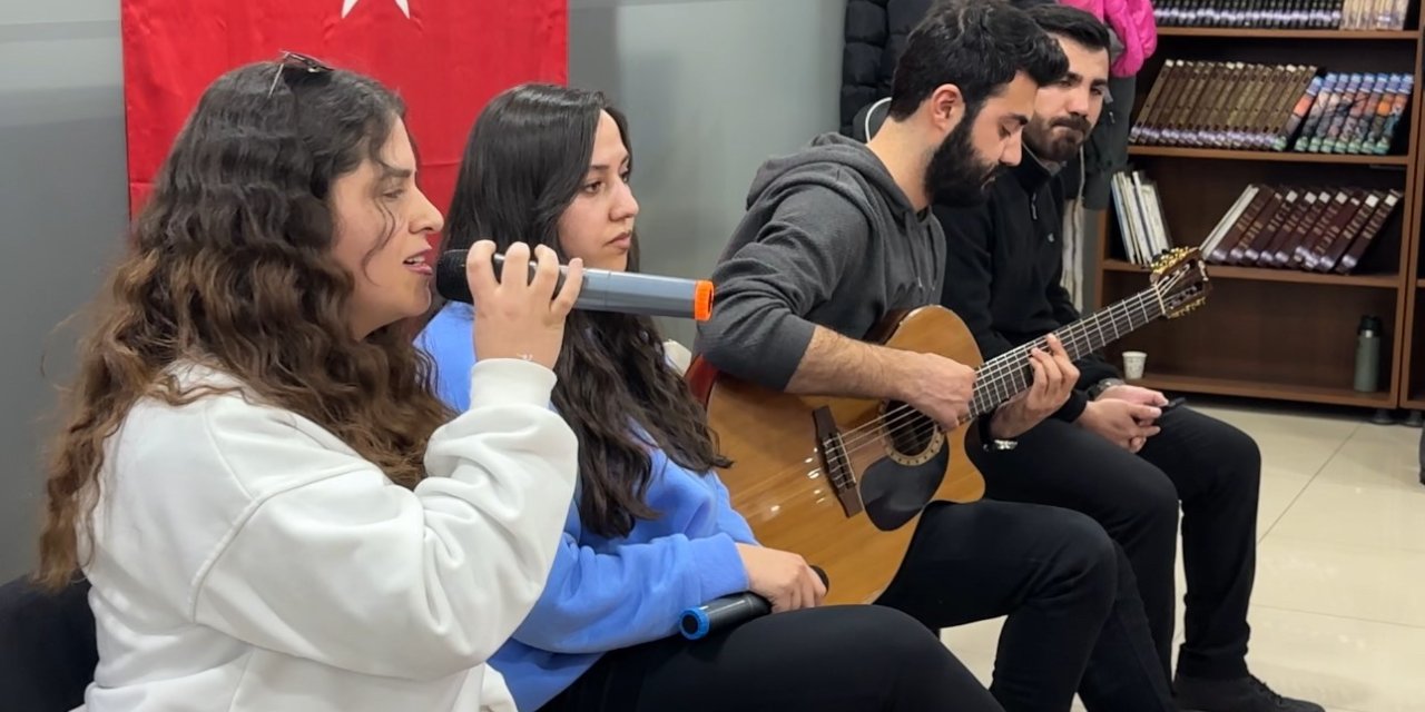 Yüksekova’da sınavlara hazırlanan öğrencilere moral