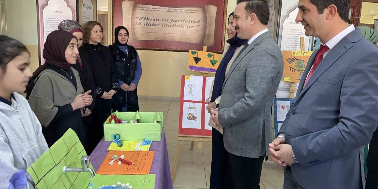 Malazgirtli öğrenciler atasözleri ve deyimleri maketlerle canlandırdı