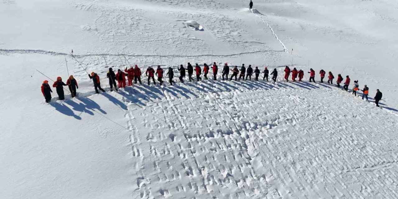 Hesarek Kayak Merkezi’nde arama kurtarma tatbikatı