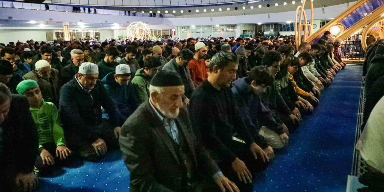 Erzincan’da ilk teravih namazı kılındı