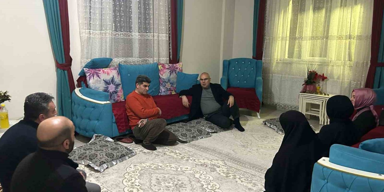 Ağrı Valisi Koç ve eşi, iftarda Tunca ailesinin misafiri oldu