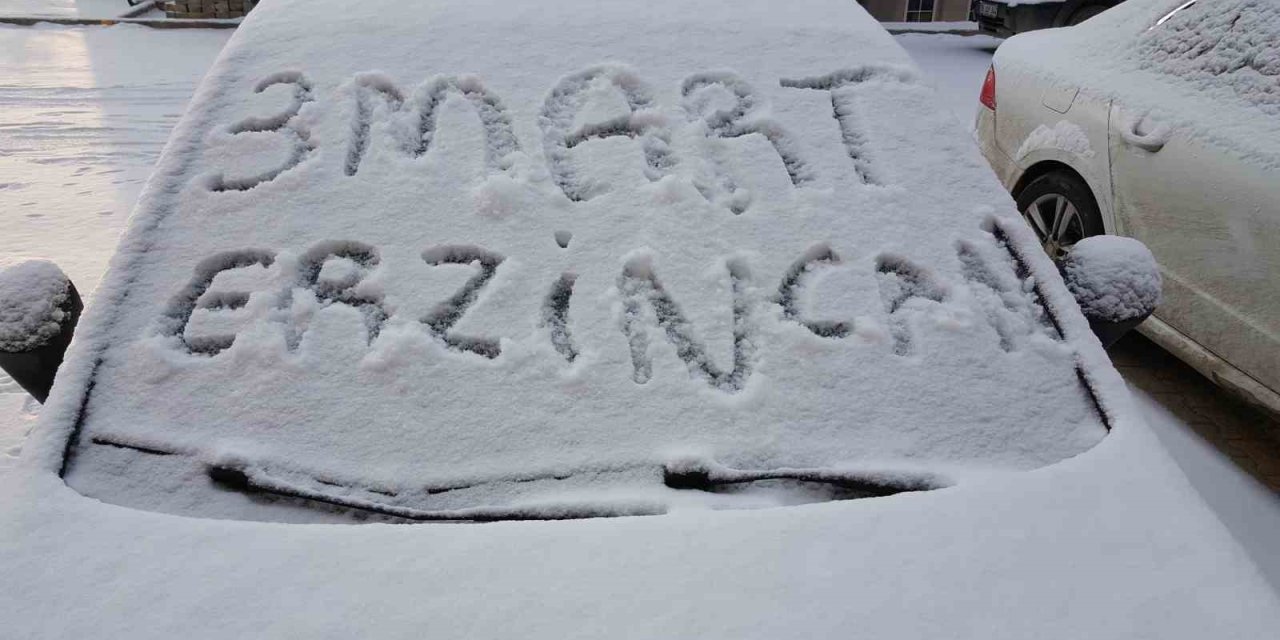 Erzincan güne karla uyandı
