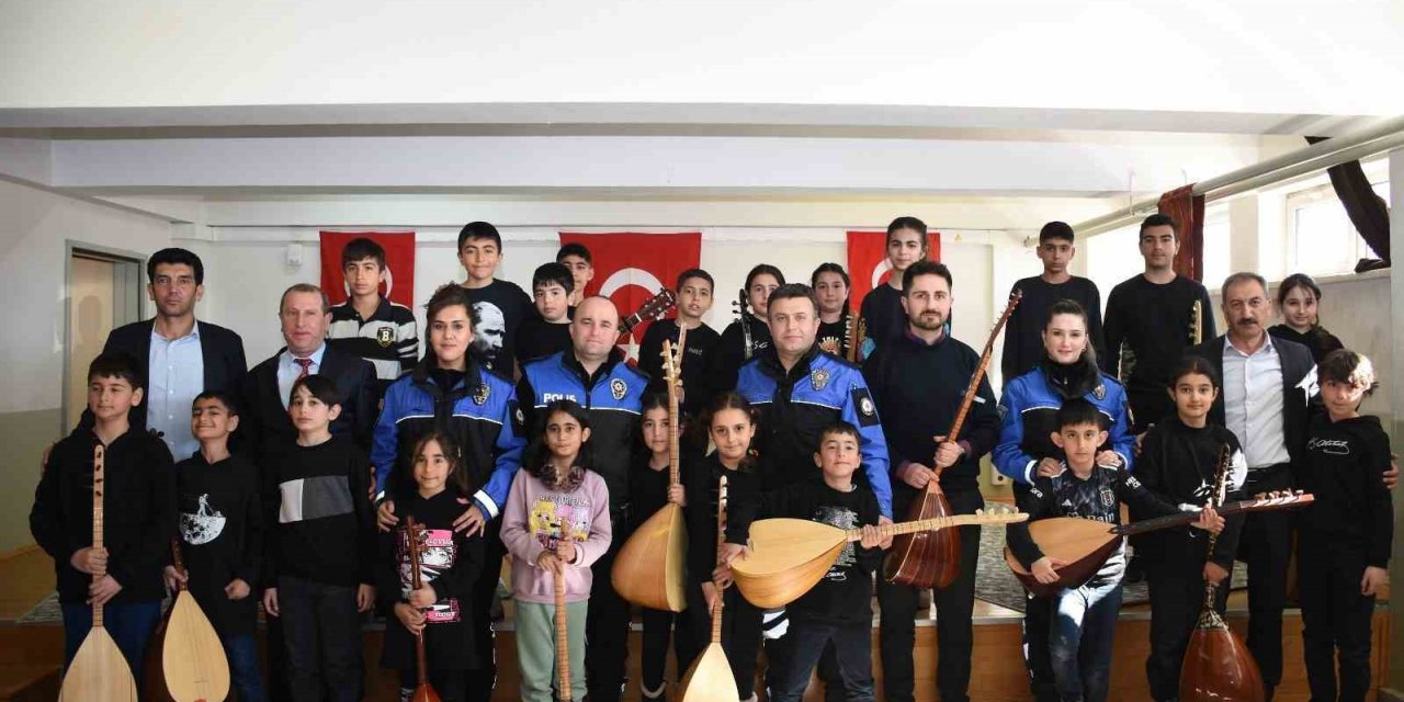 Çocuklar çaldı polisler dinledi