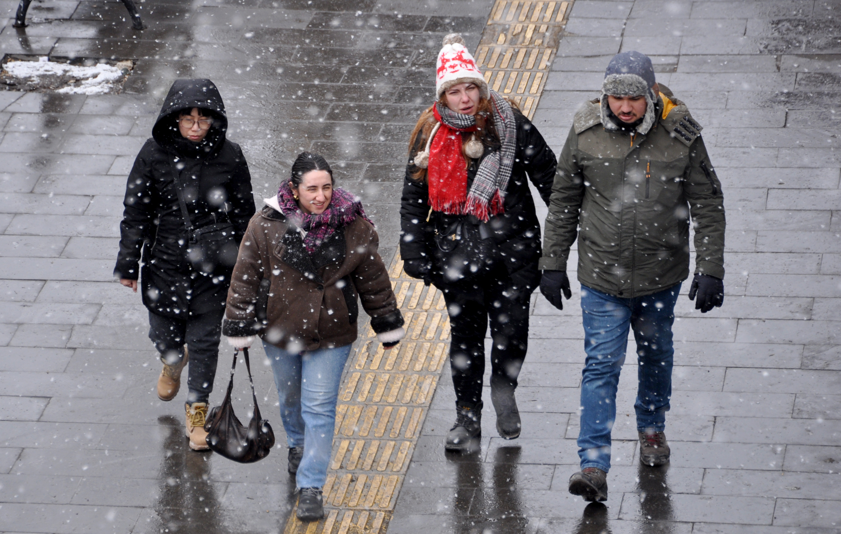 Kars’a lapa lapa kar yağdı