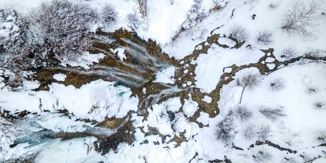 Yeniden beyaz gelinliğini giyinen Girlevik Şelalesi ziyaretçilerini cezbediyor