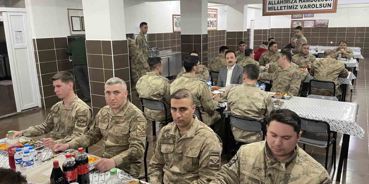 Kaymakam Bayram, jandarma personeliyle iftar açtı