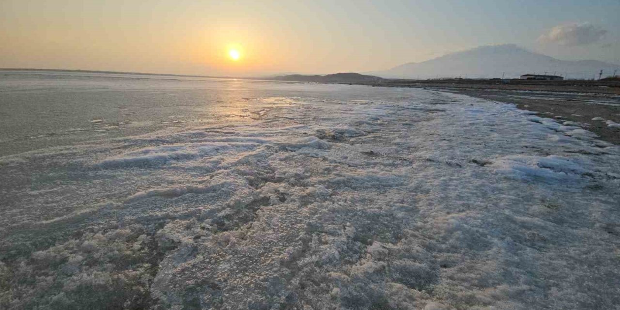 Donan kuş cenneti Arin Gölü’nde gün batımı
