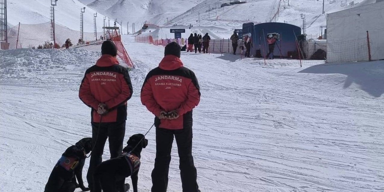 Jandarma Palandöken’de görev başında