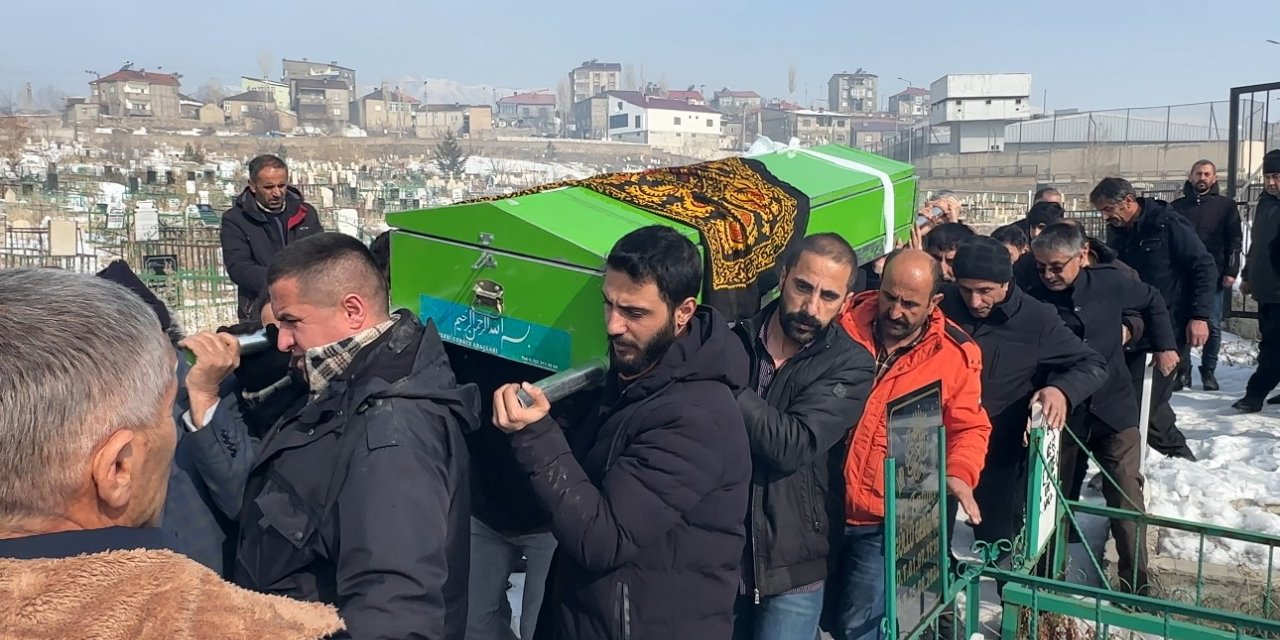 Yüksekova’da elektrik akımına kapılan genç kız toprağa verildi