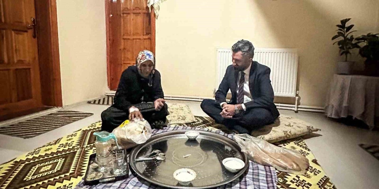AK Parti Ağrı İl Başkanı Yıldız, yalnız yaşayan Halime Kızılkurt ile iftar yaptı