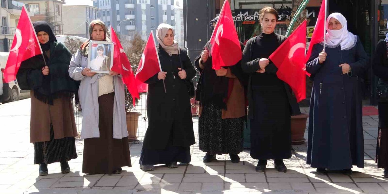 Vanlı aileler: "PKK samimiyse önce bizim çocukları göndersin"
