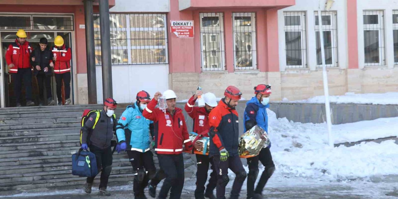 Hakkâri’deki tatbikat gerçeğini aratmadı
