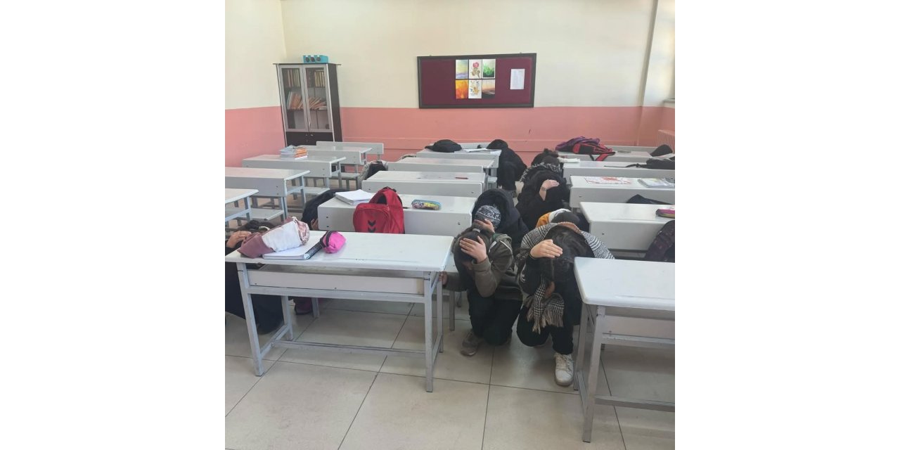 Özalp’teki tüm okullarda deprem tatbikatı yapıldı