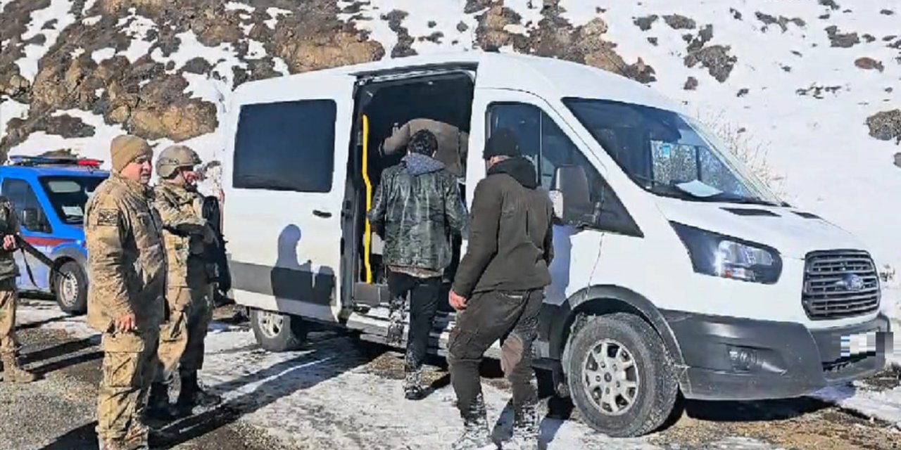 Jandarma Erzurum’da 35 düzensiz göçmeni yakaladı