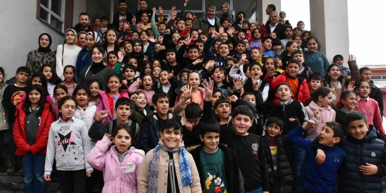 Başkan Taşkın, okul ziyaretinde bulundu