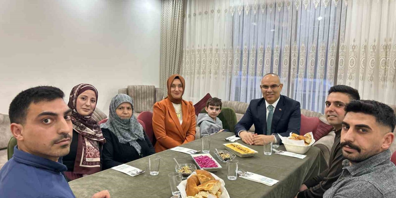 Ağrı Valisi Mustafa Koç, şehit annesi Makbule Doğan’ın iftar sofrasına konuk oldu