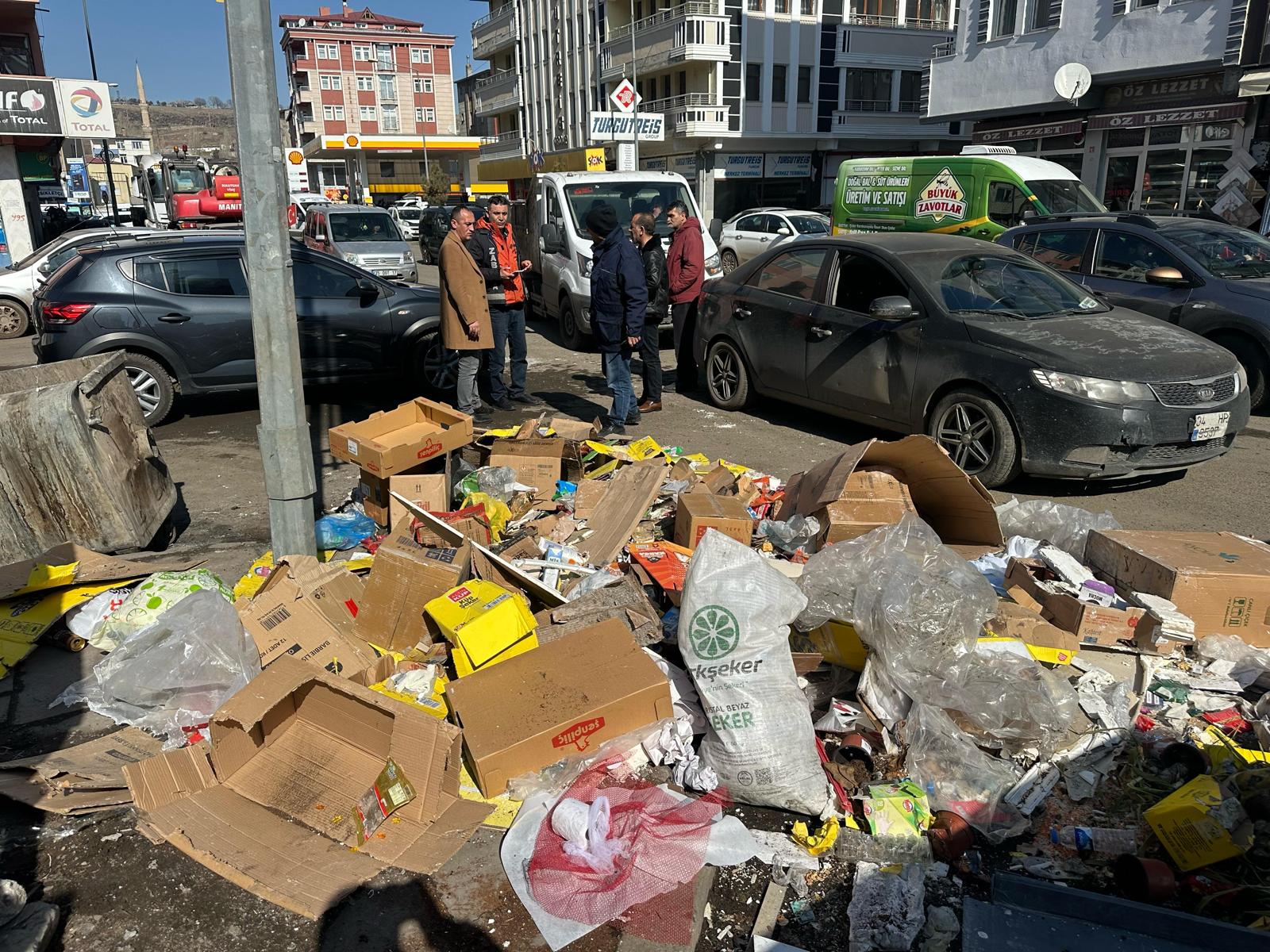 Kars'ta Çöplerini Konteyner Dışına Atan İşletmeye Para Cezası