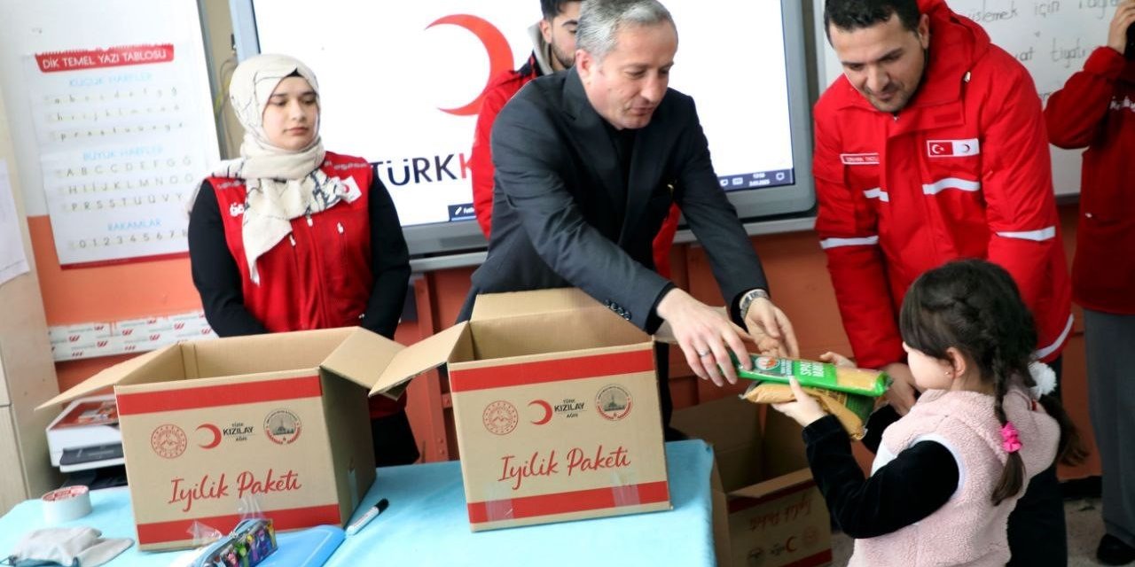 Ağrı’da "Bir sınıf bir koli" projesi ile ramazan yardımları sürüyor