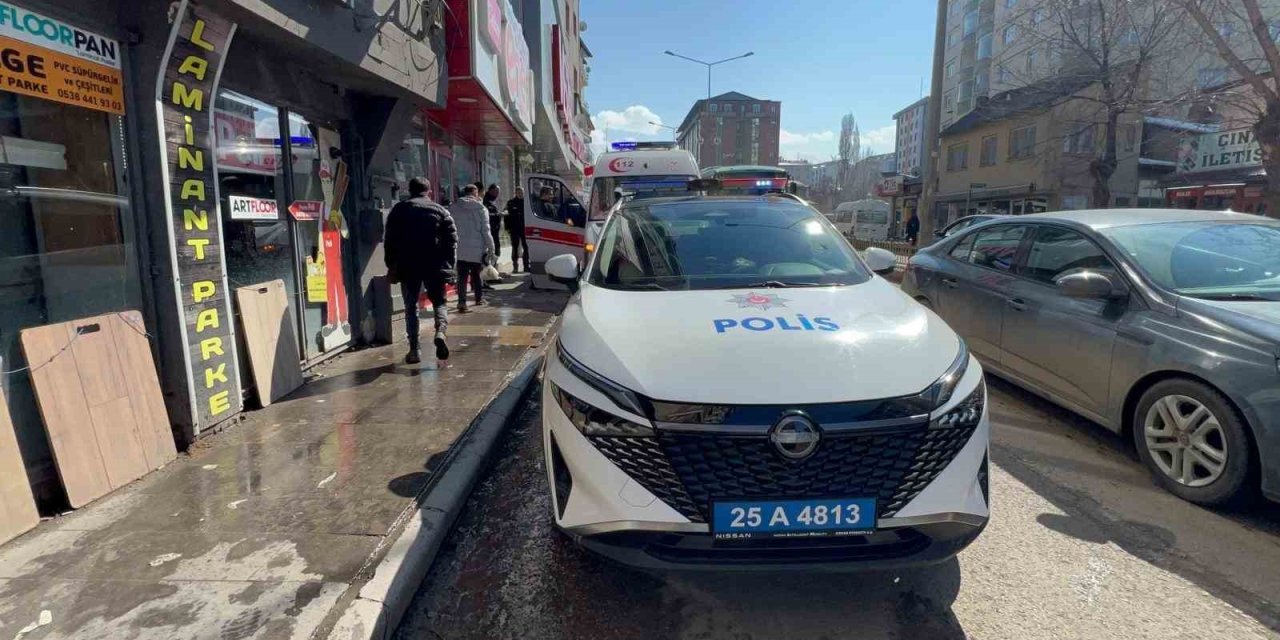 70 yaşındaki eczacı evinde ölü bulundu