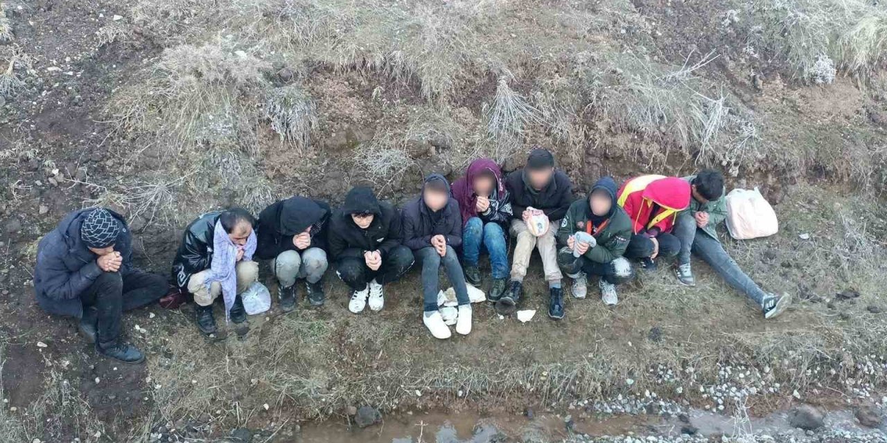 Bitlis’te 10 düzensiz göçmen yakalandı