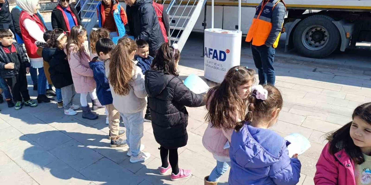 AFAD Deprem Simülasyon Tırı Erzincan’da