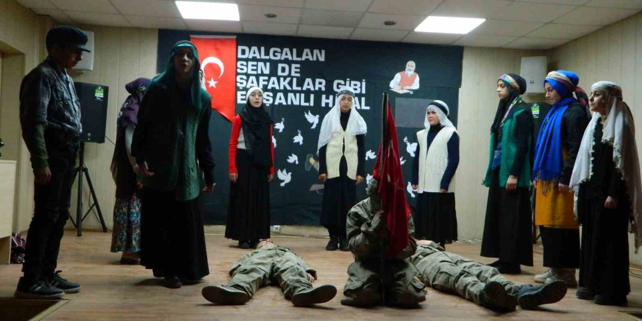 İstiklal Marşı’nı tiyatro ile canlandırdılar